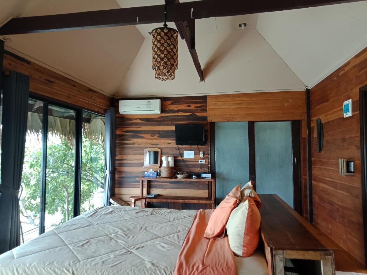 Wetlandcamp บ้านชายเล Phatthalung Bagian luar foto