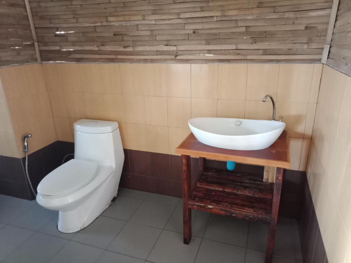 Wetlandcamp บ้านชายเล Phatthalung Bagian luar foto