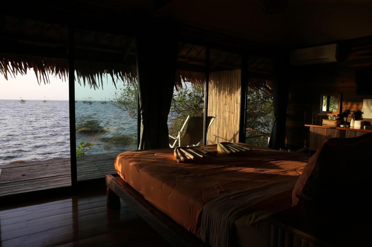 Wetlandcamp บ้านชายเล Phatthalung Bagian luar foto