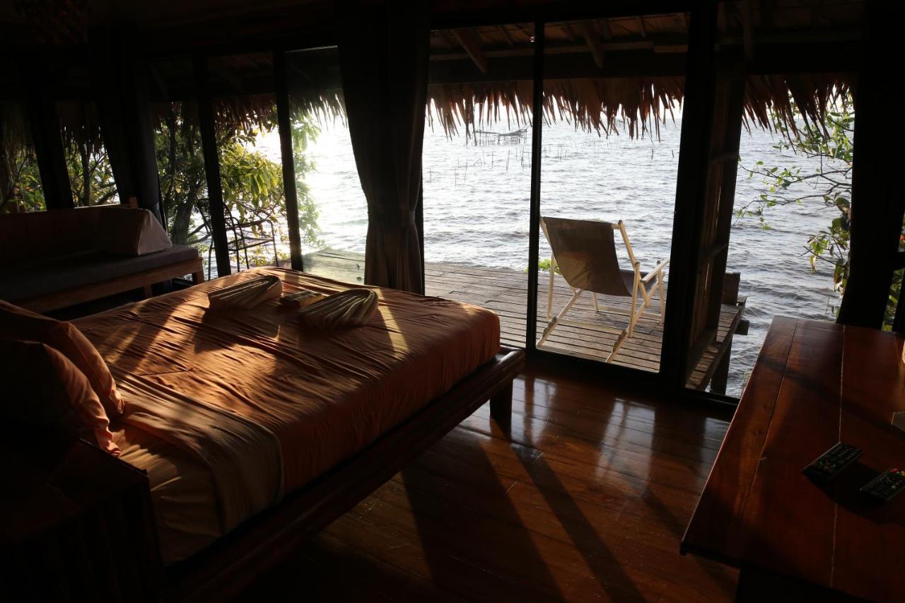 Wetlandcamp บ้านชายเล Phatthalung Bagian luar foto