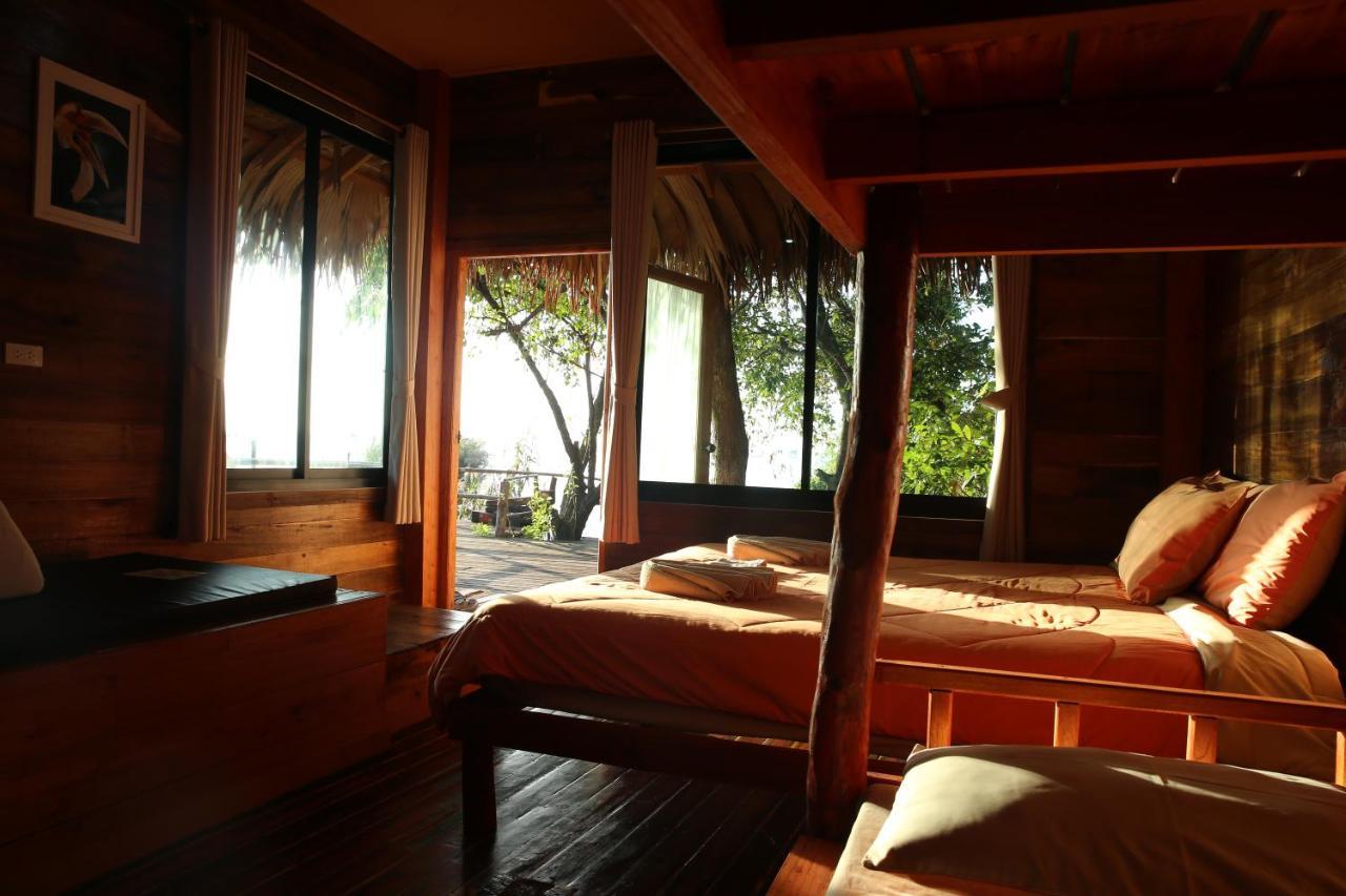 Wetlandcamp บ้านชายเล Phatthalung Bagian luar foto